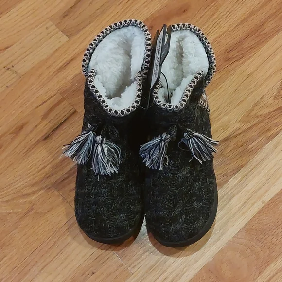 Muk Luks Slipper Booties - Picture 1 of 13